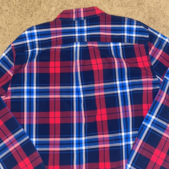 American Eagle men’s large red plaid button down in excellent like new condition - Picture 8 of 8